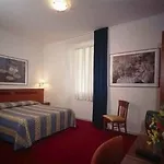 Centro Отель Флоренция